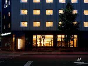 ホテル外観 「京都駅」から約4分の立地でありながら、比較的静かな場所にあります。
