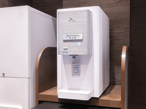 客室フロア(2階〜15階)にウォーターサーバーを設置しております。