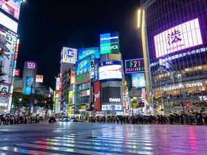 東京を象徴する日本で最も有名な交差点「渋谷スクランブル交差点」