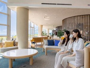 【無料ドリンクサービス】絶景を眺め、ひと息。ロビーで過ごす時間