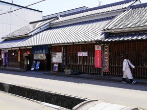 【当館から車で約5分】昔ながらの町屋で、藍染体験ができる観光施設「箱本館「紺屋」」