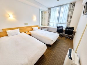 ツインルーム(16�u)全室のベッドにサータ社のポケットコイルマットレスを導入♪