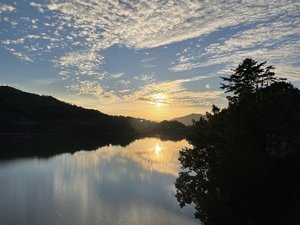 【敷地内からの景観】湖畔の夕焼け
