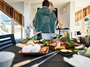 BBQ�f�b�L�F���B��1�K�̃_�C�j���O�X�y�[�X�B�e���ЂƂ��̃v���C�x�[�g�ȃ_�C�j���O��BBQ���y���߂�