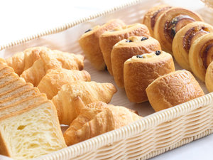 朝食バイキングでは数種類のパンをお楽しみいただけます。