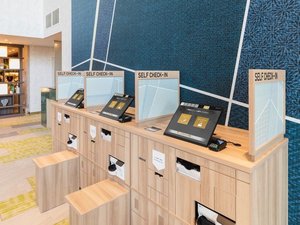 自動チェックイン機