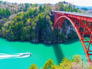 【当館から車で13分】奇岩が連なる渓谷を船で巡る、絶景体験「恵那峡遊覧船」
