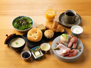 【朝食】和食一例 雨庵特製パンや能登牛コンビーフ・能登豚シャルキュトリーの盛り合わせなど(数量限定)