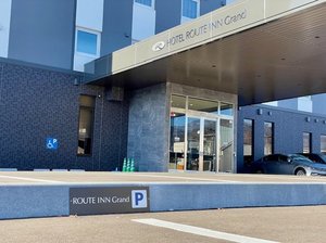 エントランス前にも駐車場がございます。