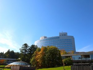 �z�e���O�ρy�H�z�l�G�܁X�̌i�ς��L����A9�����{����g�t���ǂ�ǂ�i�݂܂��B