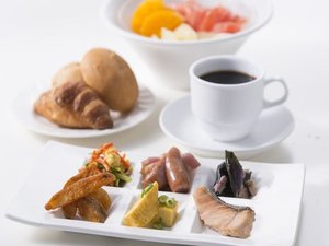 朝食ビュッフェ:お好みをバランス良く。