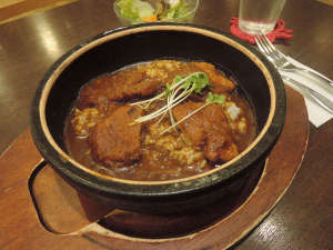 *【カフェメニュー】岩盤焼きカツカレー♪鹿児島黒豚のカツを使った自慢の一品です