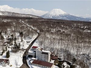 ニセコグランドホテルと冬の羊蹄山