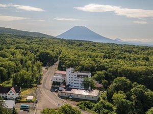 ニセコグランドホテルと夏の羊蹄山