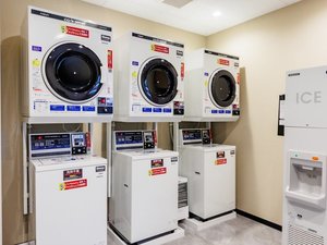 設備:コインランドリー