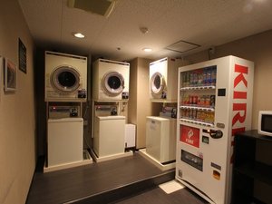 ●2階にコインランドリーを設置。