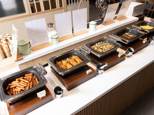 食べ残しゼロを目指して、追加の補充は少しずつ丁寧にご提供しております