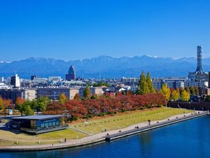 【当館から車で約10分】運河沿いの自然豊かな公園で、散策などが楽しめる「富岩運河環水公園」