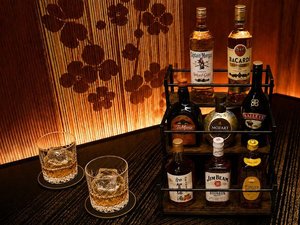 【ナイトバー】ウイスキーやリキュールで楽しむ、大人のナイトバー。21:00〜23:00限定!
