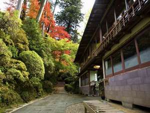 �y������:���]�E�����E���o�_�z���Պ�