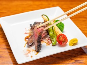 【阿蘇赤牛】地元の名醸「七福醤油」仕立てのソースで。肉の旨みが口いっぱいに広がります。