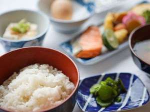 【朝食】ボリューム満点の和朝食!御飯とお味噌汁はおかわり自由です!(和or洋食からご選択下さい)