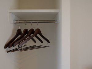 �������i