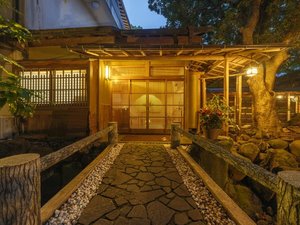 【米屋の玄関】別世界への始まりはここから
