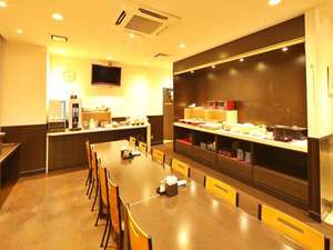 ホテルでお手軽日替わり夕食無料サービスをご利用いただけます(18:30〜20:30)