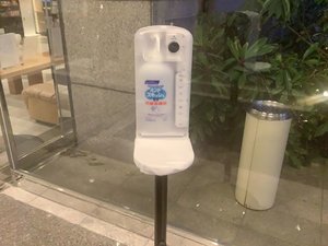 ホテル入口にアルコール除菌ご用意しております