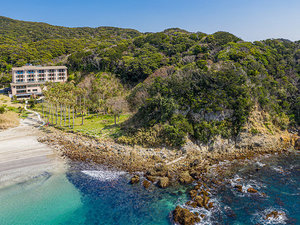 弓ヶ浜海岸を望む絶景のロケーションをお楽しみください。
