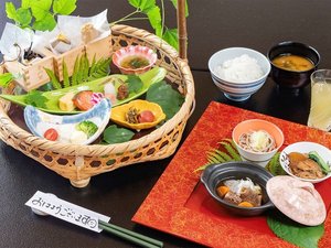 【朝食】和食中心の体にやさしい朝ごはん