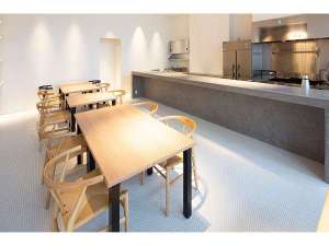ホテル併設のレストランです。朝食とランチ、カフェとしてもご利用いただけます。