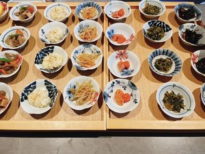彩豊かな和惣菜の小鉢がいただけます。