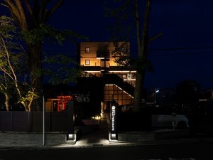 ホテル外観 夜