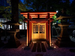 この土地で450年以上この土地を守り続けている金宿稲荷社
