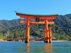◇宮島・大鳥居:満潮時には海に浮かぶ独自の景観が鑑賞できます
