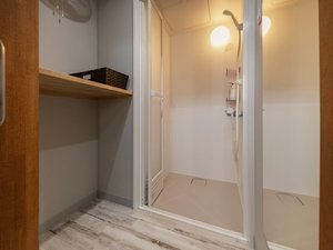 シャワールームは女性用パウダースペース完備