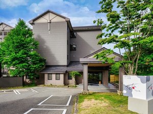 ホテル外観(北側・駐車場)