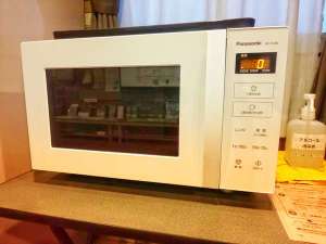 フロントロビーに電子レンジを設置しております。近所でお買い上げされたお弁当などを気軽に温められます♪