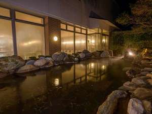 温泉露天風呂 | 営業時間15:00〜24:00 / 5:30〜10:00