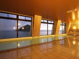 スケールの大きな陸奥湾の眺めと潮騒を満喫しながら温泉をご堪能下さい