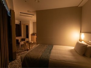 デラックスダブル【23u・130cm幅ベッド1台】