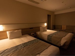 デラックスツイン【25u・140p幅ベッド2台】