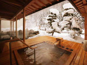 游泉　志だて：青森ひばの露天風呂。雪見風呂は１２月下旬頃～３月上旬（冬季は源泉１００％掛け流し）