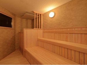 ご滞在中はいつでも入れる大浴場(男性のみ)内サウナ