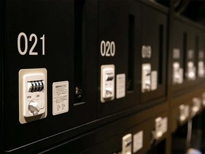 ホテル館内のロッカーで荷物の心配なし!