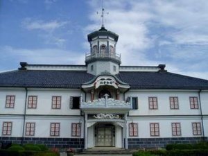 【旧開智学校】松本城から徒歩5分、国宝に指定されている趣きある建物。