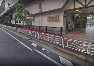 JR京葉線潮見駅東口を出て、右方向へ進みます。