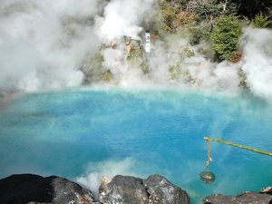 【地獄めぐり・海地獄】ホテルからお車で約15分